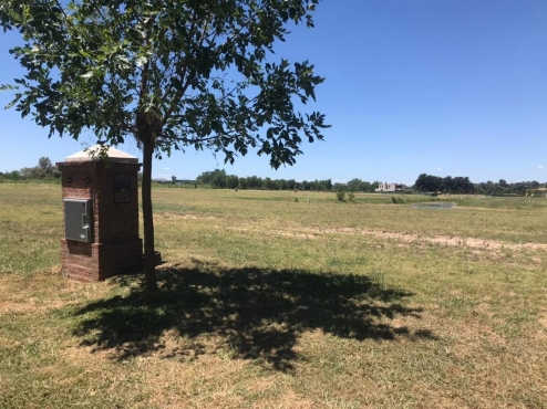 Lote premium de 1100m2 con salida al lago