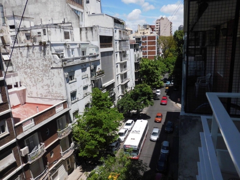 DEPTO. 3 AMBIENTES AL FRENTE CON BALCON55 m²