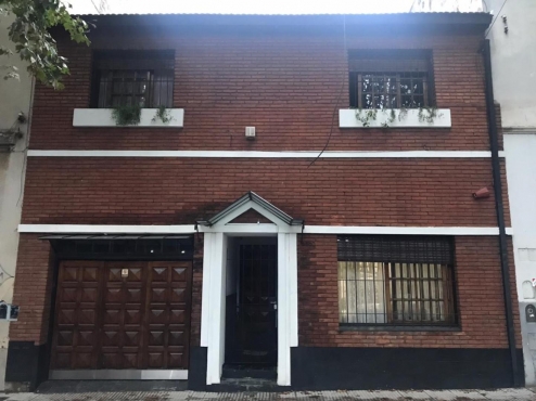 CASA 4 AMBIENTES CON COCHERA - 150 m²