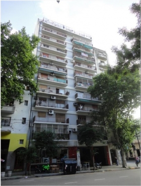 DEPTO. AL FRENTE 4 AMB. IMPECABLE ESTADO CON BALCON CORRIDO - 81 m2.