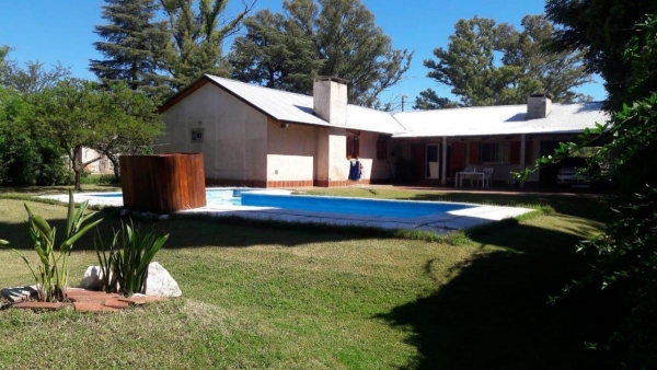 Dueño Vende Casa Grande con Piscina Ubicada en Autovia Ruta 5. Cordoba.