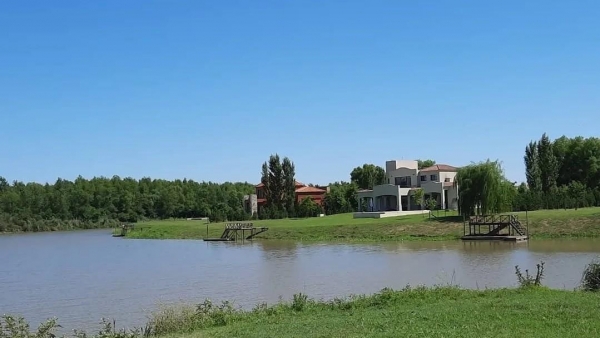Casas y Lotes en Chacras del Paraná