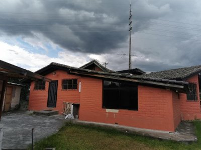 Venta de Casa 4 Dorm. (Valle de Los Chillos)