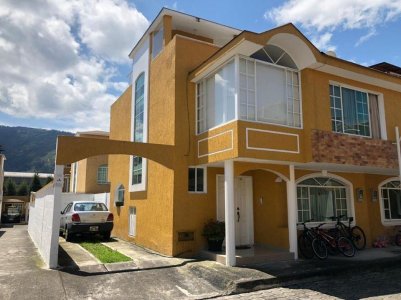 Hermosa Casa en Valle de Los Chillos, Excelente Ubicación y Alta Plusvalía.
