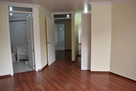 Departamento en Venta, Urb. Privada El Condado, Amplio, Elegante