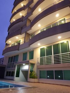 Departamento de Lujo. Amoblado de Tres Dorm. con Baño, Garaje y Bodega