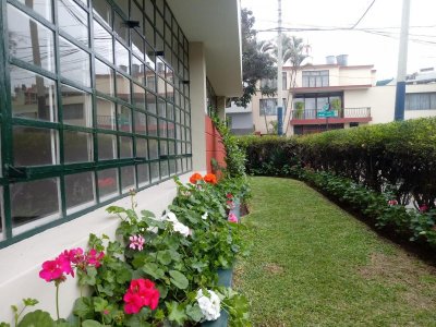 Departamento Unico 1er Piso 2 Dorm. Rodeado de Jardín y Vista Al Parque