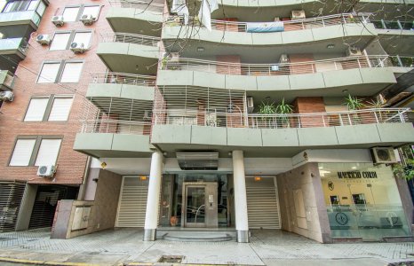 Edificio Pagano, ubicado en Italia y Brown.