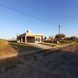 VENDO CASA A ESTRENAR EN COLONIA TIROLESA