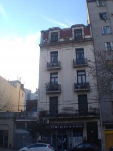 Espacioso Y Luminoso Piso Tipo PH en Villa Crespo, Con Gran Patio Terraza