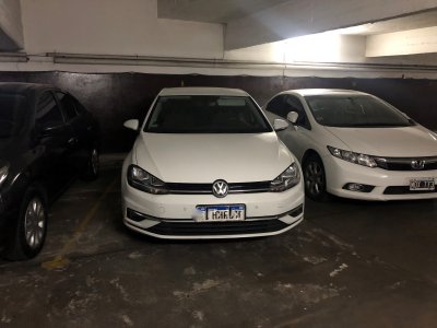 DUEÑA VENDE EXCELENTE DTO CON COCHERA Y BAULERA !!