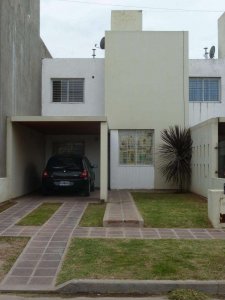 Alquilo duplex en Nuevo Poeta Lugones. 3 dormitorios.