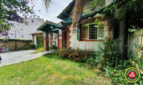 casa en muy buen estado, excelente ubicacion residencial, apta para geriatico, escuela, consultorios o familia numerosa