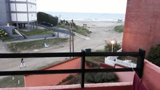 FRENTE AL MAR 3 AMBIENTES CON COCHERA