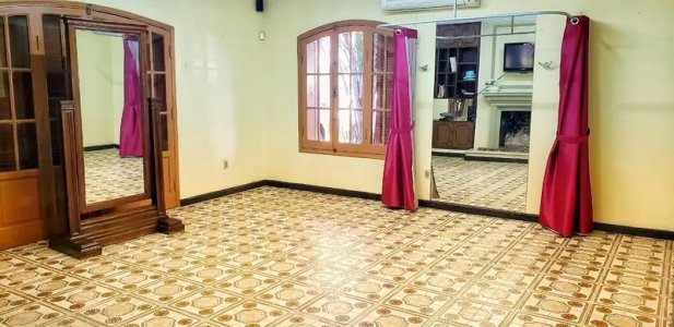 CASA MUY GRANDE U OFICINA