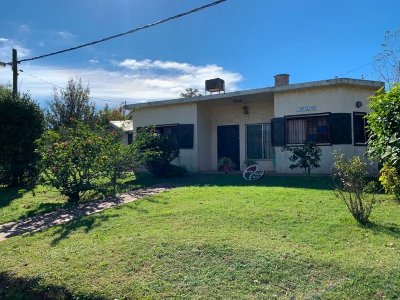 Casa En Esquina En San Luis 2 Dorm 2 Baños - 2 Cuadras Playa