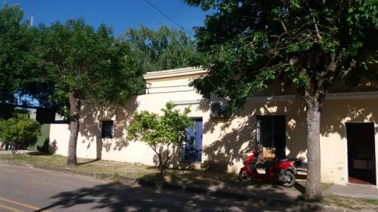 Casa amplia, en Villa Soriano con 3 habitaciones. sobre calle bitumen