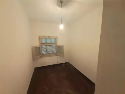 Excelente y seguro Apartamento a 1 cuadra de la Universidad de la Republica