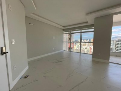 Último Andar em Meia Praia, Apartamento 3 Suítes E 2 Vagas