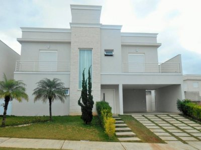 Casa de Condomínio com 4 Quartos e 5 banheiros à Venda, 300 m²