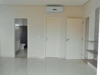 Casa de Condomínio com 4 Quartos e 5 banheiros à Venda, 300 m²