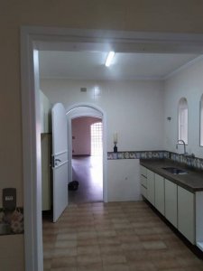 Casa para venda possui 218 metros quadrados com 3 quartos