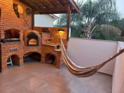 Casa de Condomínio com 2 Quartos e 2 banheiros à Venda, 73 m²