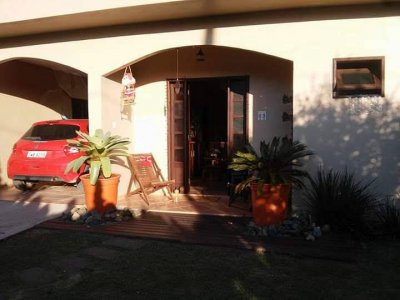 Casa com 3 Quartos e 3 banheiros à Venda, 132 m²