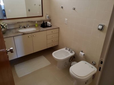 Apartamento com 3 Quartos e 3 banheiros à Venda, 120 m²