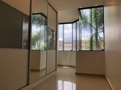 Lindo Apartamento! Primeiro Andar. Reformado. 2 Quartos