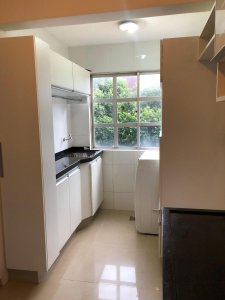 Lindo Apartamento! Primeiro Andar. Reformado. 2 Quartos