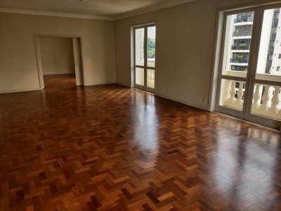 Apartamento com 3 Quartos e 5 banheiros à Venda, 300 m²
