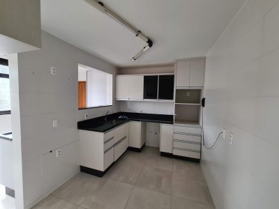 Sqn 215 Bloco I - Sexto Andar, Vazado, Nascente, Vista Livre, Meio De Quadra