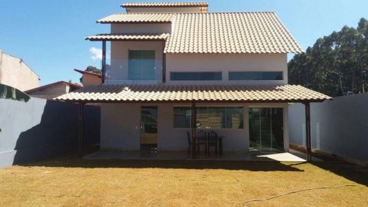 Casa com 4 Quartos e 3 banheiros à Venda, 170 m²
