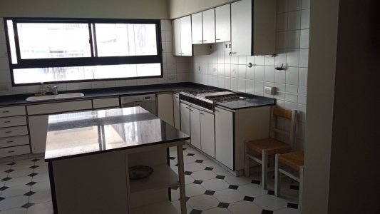 400 mts cuadrados , 3 plantas, dos cocheras