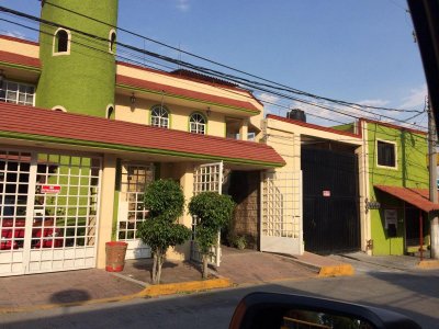 Se Vende Casa Amplia con Bodega y Local
