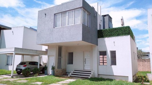Departamento Tipo Casa con Cochera en Complejo Habitacional Venta Dueño Directo