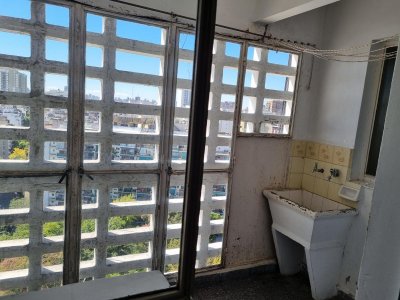 3 Ambientes Al Frente, C/dependencias, Excelente Vista Abierta y Muy Luminoso