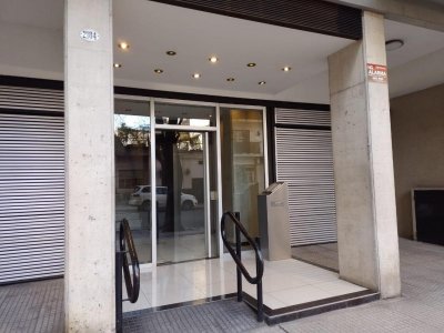 Alquiler Monoambiente, Cocina Independiente. con Balcón