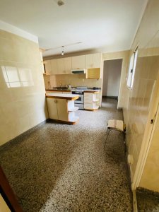 Excelente 4 Ambientes con Dependencia Al Frente con Balcón Super Luminoso