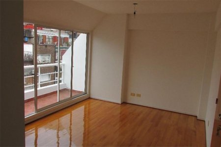DUEÑO SEMIPISO IMPECABLE COCHERA