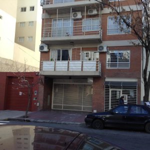 Excelente Departamento de 3 Ambientes Al Fte con Cochera Cubierta