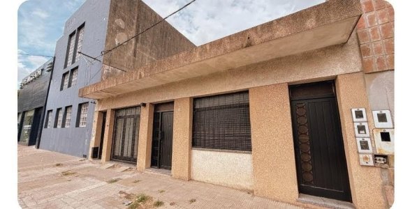 Dueño Alquila Amplia Casa Exclusiva, Tres Dorm. con Terraza y Cochera